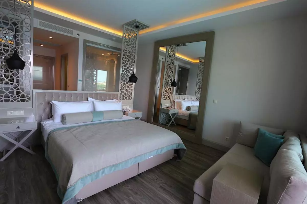 CLUBBLUEDREAM_SHABAVIZ (9).jpg